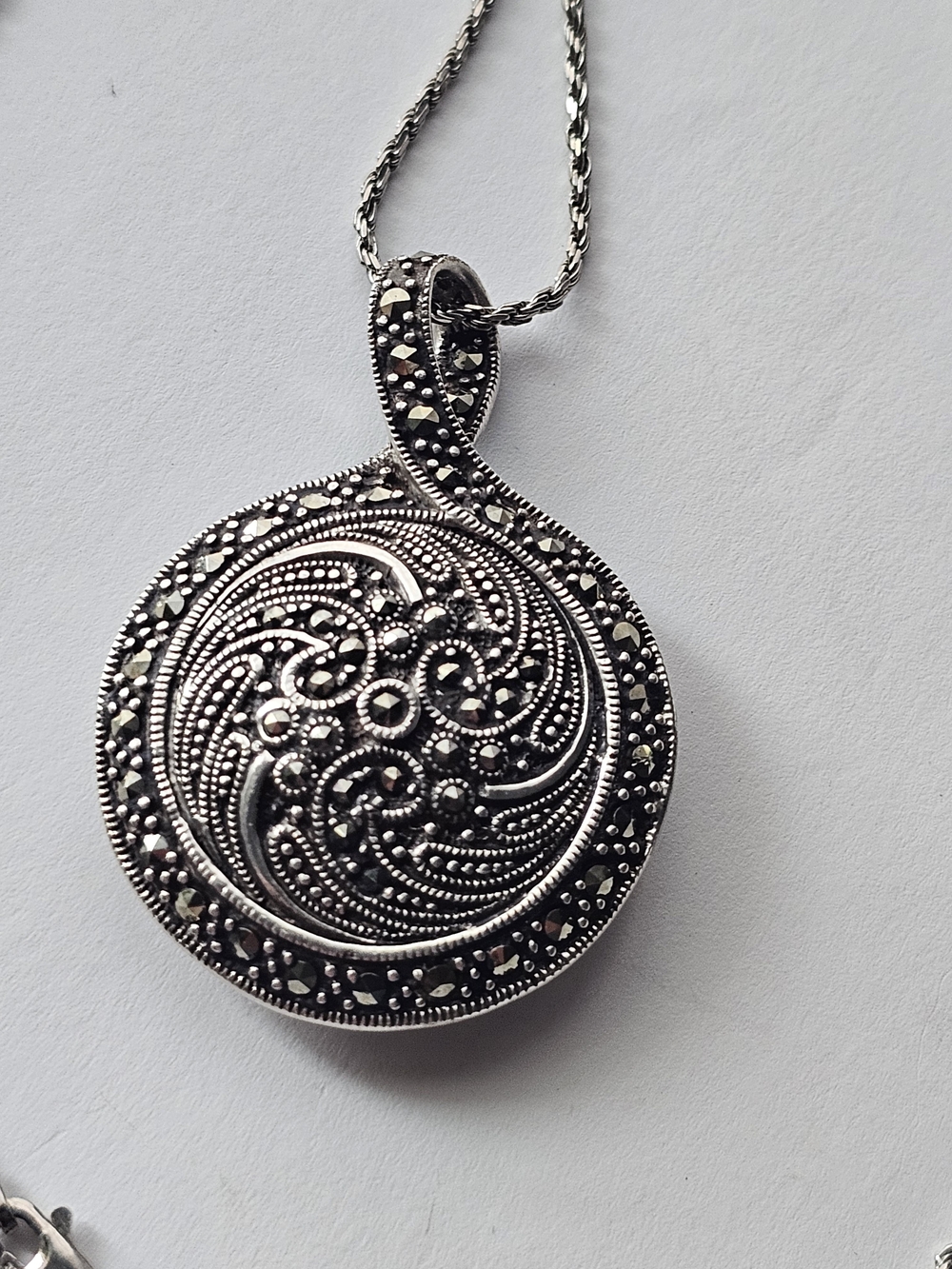 Vtg. Judith Jack 925 Sterling Onyx &  Marcasite Reversible Pendant Necklace 30”.